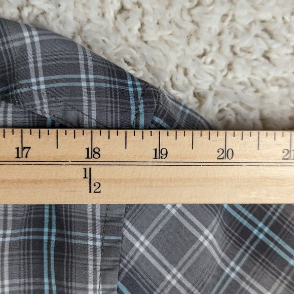 NordicTrack* Men's Short Sleeve Button Down Curved Hem Zipper Pocket Shirt~Large - Picture 8 of 13